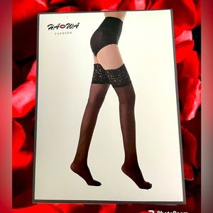 🔥 Black lace top thigh highs 🔥